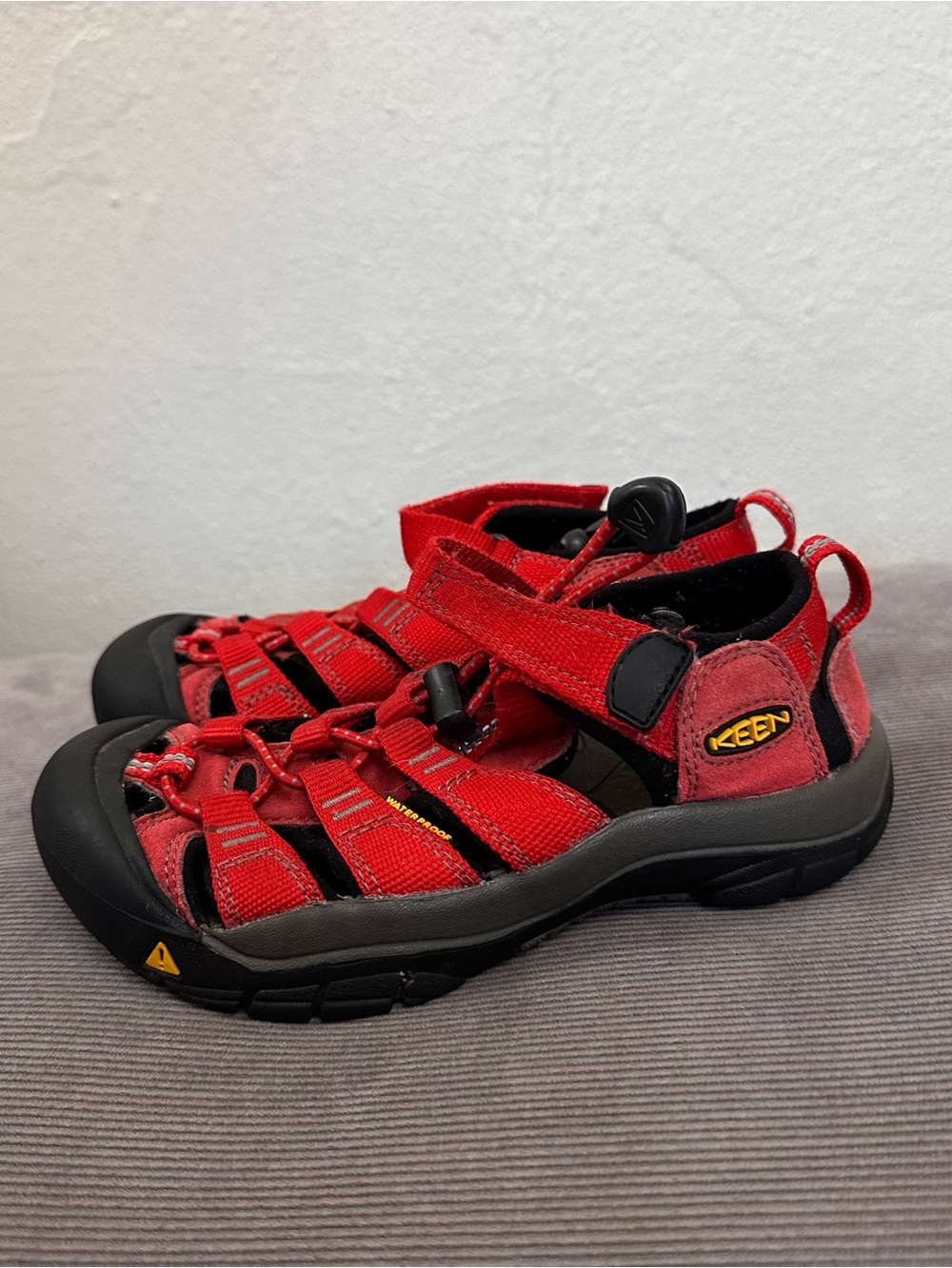 KEEN Kid's Newport H2 Sandal red Sz 13 Hook And Loop - distressed